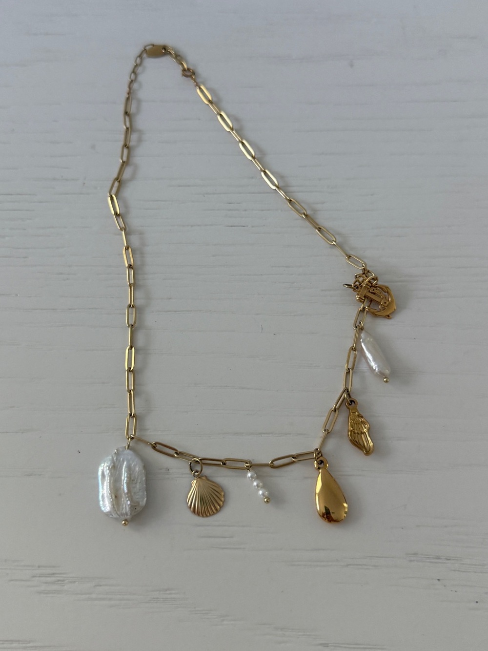 NWOT COASTAL CAVIAR CHARLESTON Gold Charm Necklace with Pearl and Shell Accents